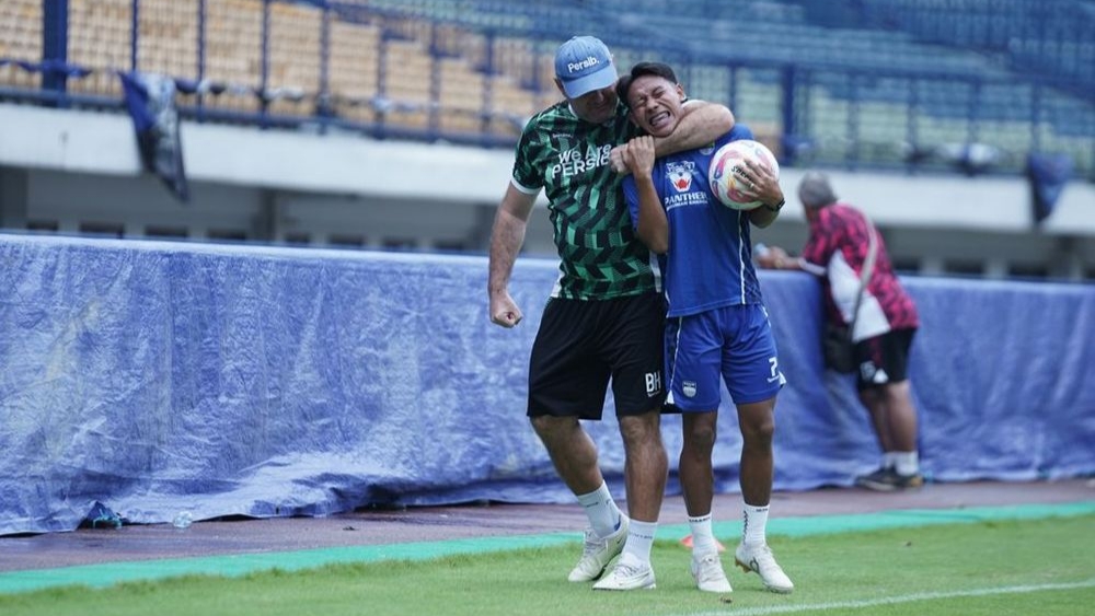 Cara Bojan Hodak Kendalikan Ruang Ganti Persib Bandung