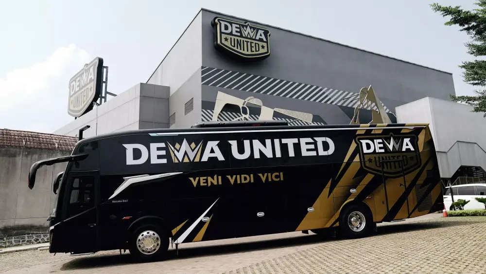 Dewa United Luncurkan Dua Armada Bus Jetbus5 MHD untuk Tim Basket dan Sepak Bola