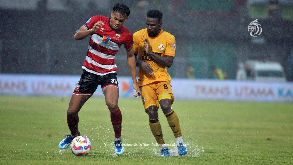 Duel Antarlini Semen Padang Vs Madura United: Adu Klinis Kerbau Dan Sapi Jauhi Zona Merah