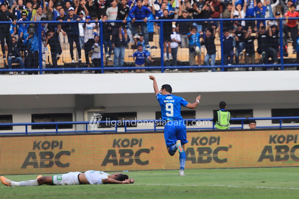 Ezra Walian Sang Supersub Persib Bandung