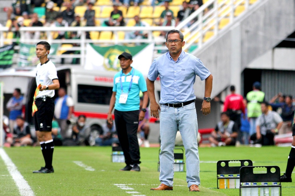 Geser Posisi Pemain Dari Aslinya, Aji Santoso Beri Penjelasan