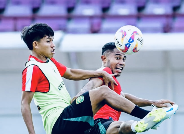 Persebaya Siap Tempur Lawan Persija, Paul Munster Puji Semangat Pemain