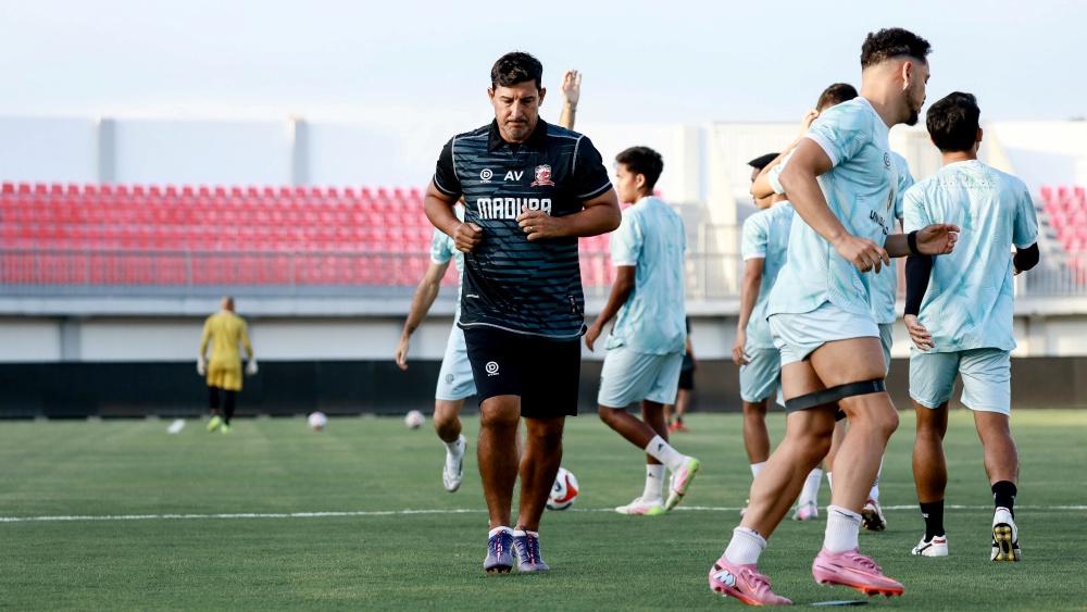 Erkaklar yuzida otirgan ayollar (porno) Kazak porno