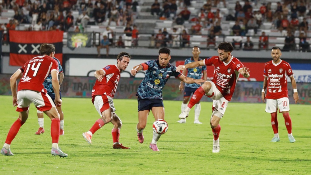 Madura United Kurang Beruntung Di Pulau Dewata