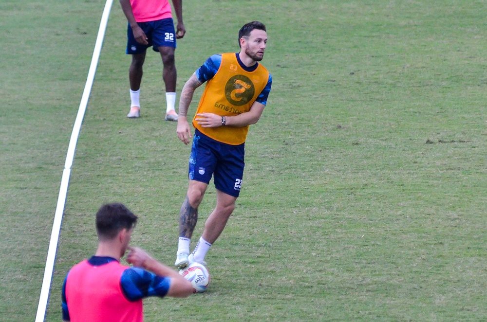 Marc Klok Kembali, Bojan Hodak Belum Garansi Starter Di Persib