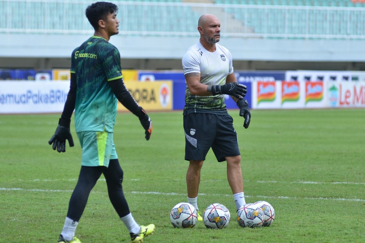 Mario Londok Kekuatan Baru Di Sektor Kiper Persib