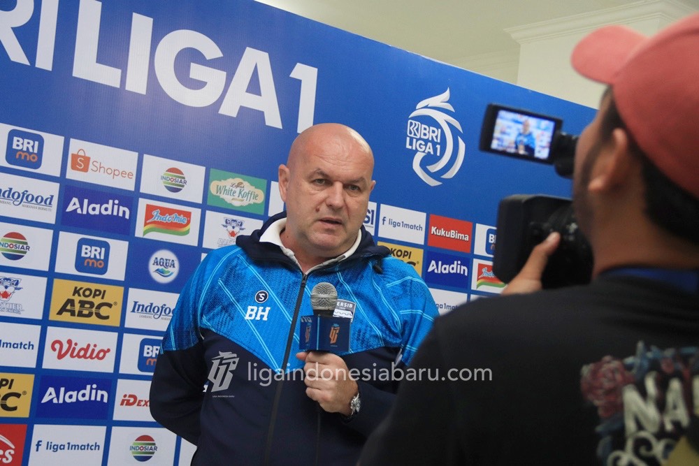 Oleh-oleh Pelatih Persib Saat Pulang Ke Kroasia