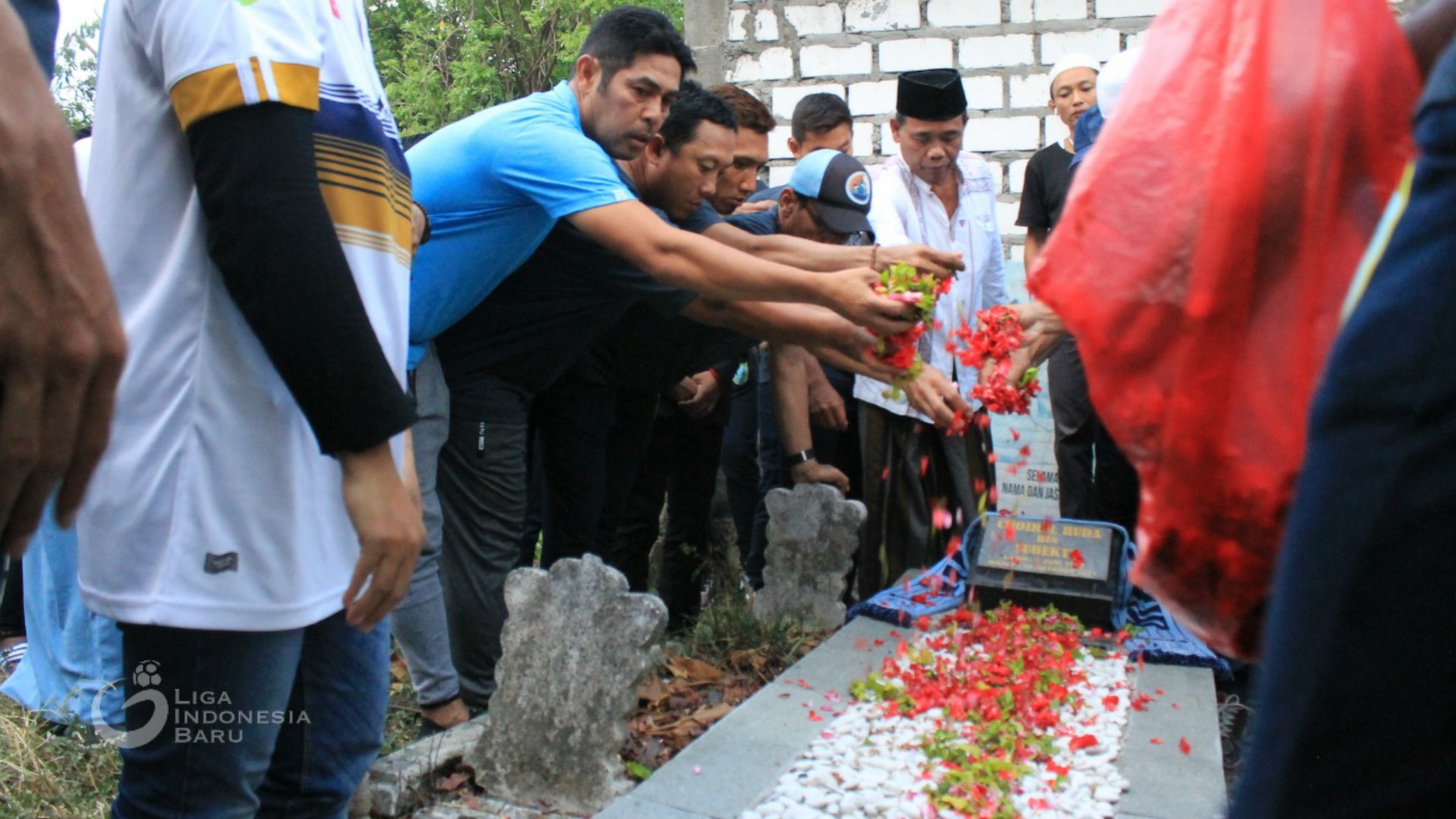 Persela Ziarah Ke Makam Choirul Huda