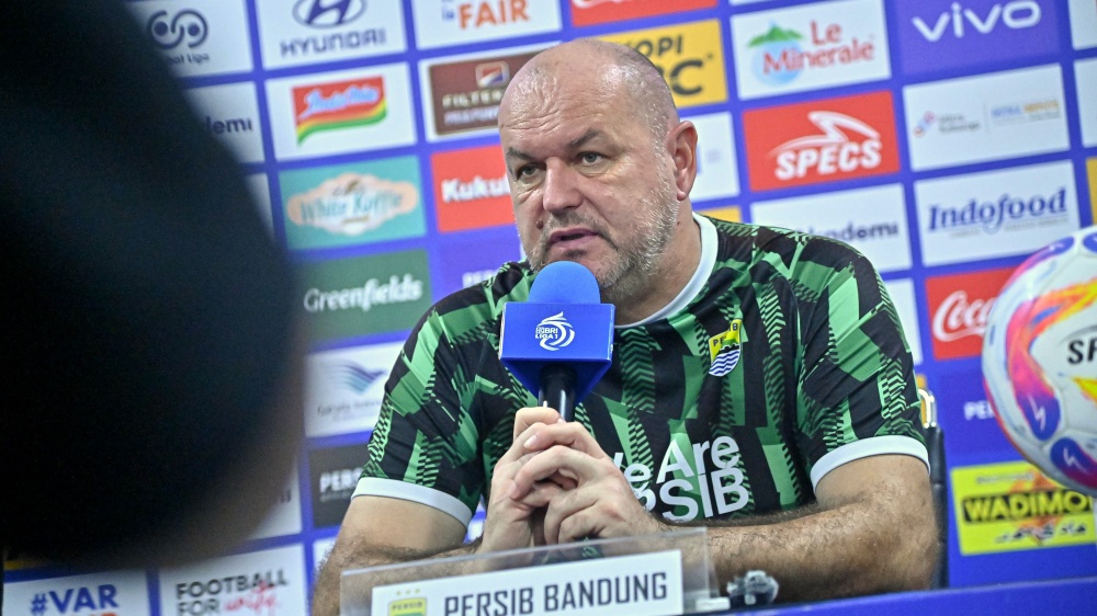 Persib Enggan Pesta Angkat Piala Ternoda