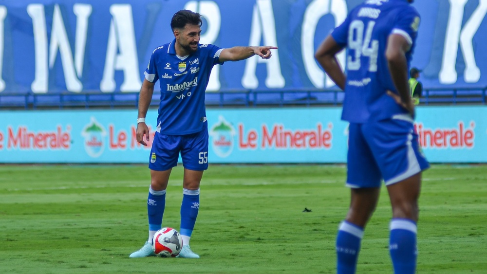 Sinergi Frans Putros Di Persib, Bawa Nama Indonesia Di Panggung Asia