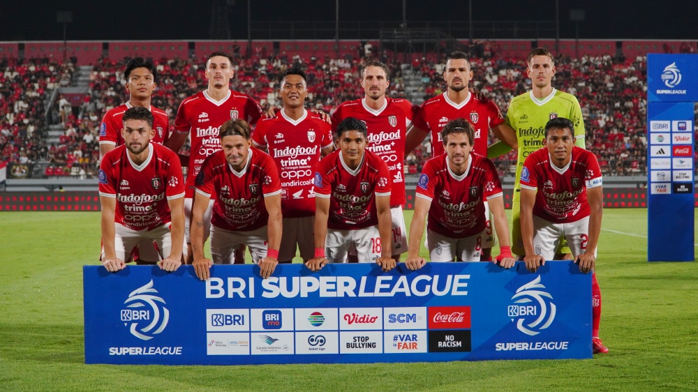 Stadion Dipta Menjadi Ajang Reuni Hangat Anggota Bali United Dan Persib