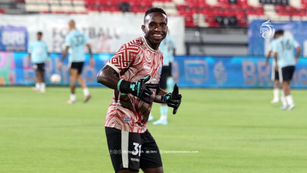Top Saves BRI Liga 1 2024/25 Didominasi Kiper Asing, Terselip Empat Penjaga Gawang Lokal