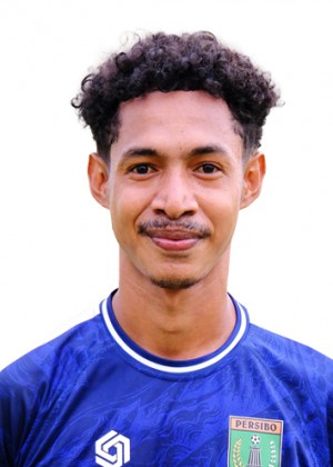 Foto J. WUTOY, DEPAN PERSIBO Bojonegoro dengan nomor punggung 17