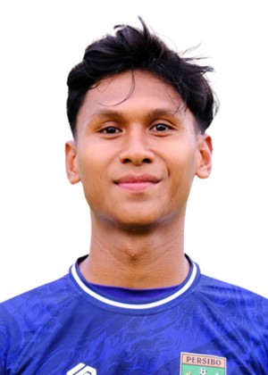 Foto ILHAM, TENGAH PERSIBO Bojonegoro dengan nomor punggung 8
